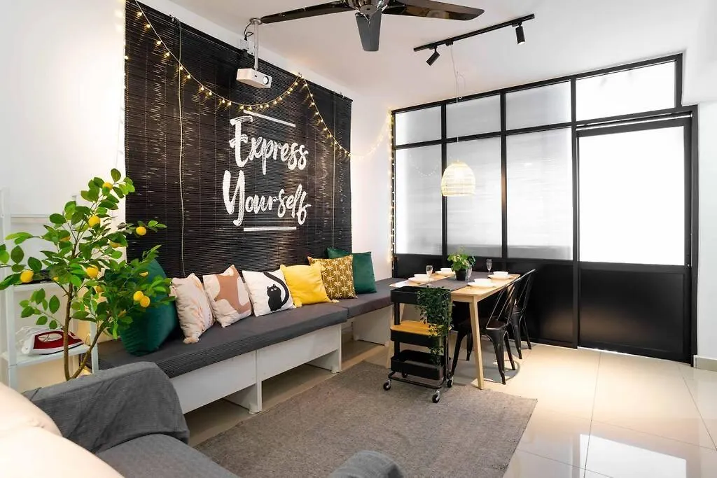Chic - 4 Bedroom - Projector - Ipoh Town - Sleep8