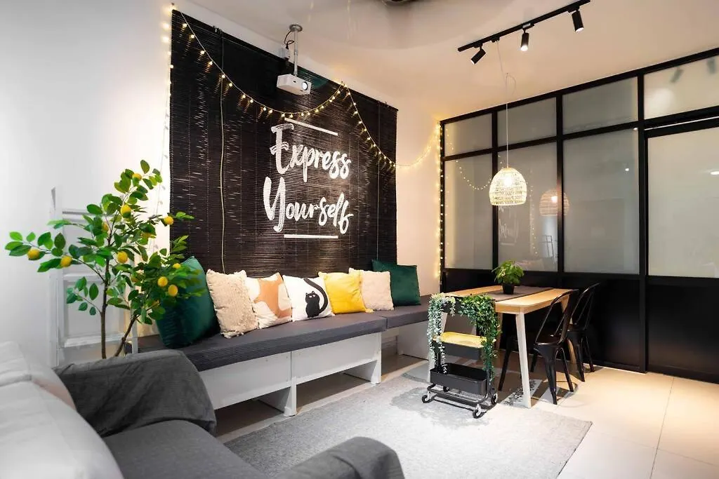 Chic - 4 Bedroom - Projector - Ipoh Town - Sleep8 Apartamento